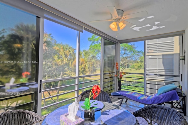 sunroom / solarium with ceiling fan