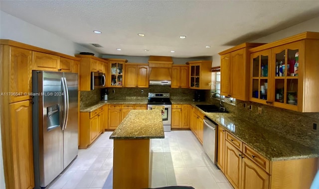 kitchen with tasteful backsplash, sink, a center island, and stainless steel appliances