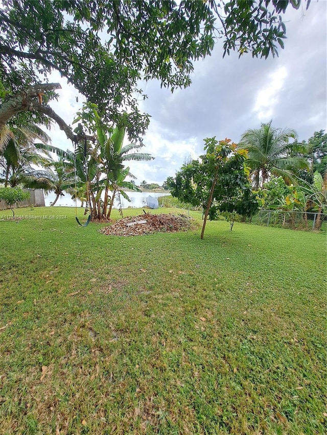 view of yard with a water view