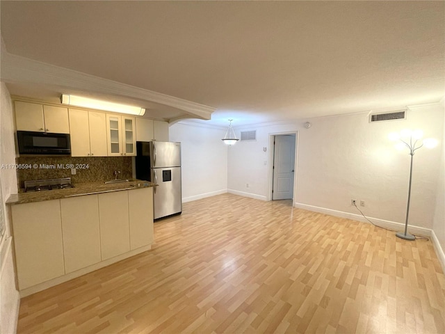 kitchen featuring stainless steel appliances, light hardwood / wood-style flooring, decorative backsplash, white cabinets, and ornamental molding