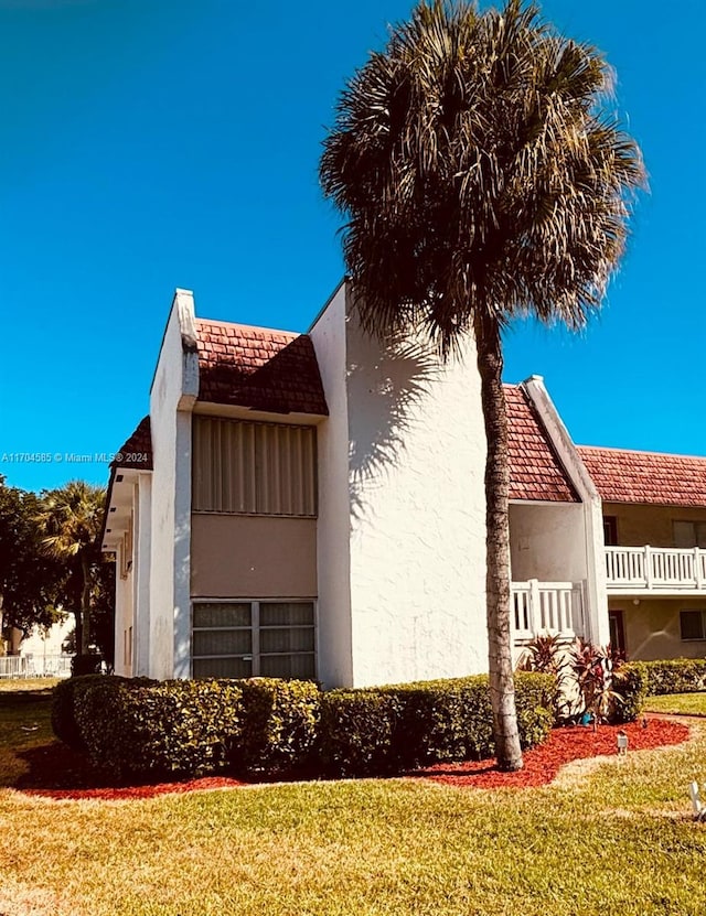 view of side of home featuring a yard