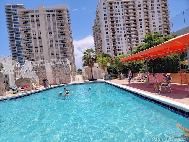 view of swimming pool