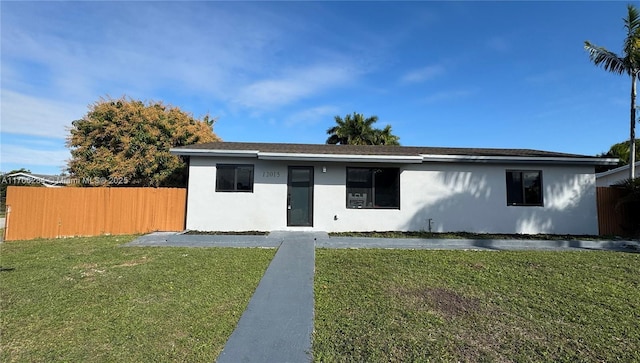 single story home with a front yard