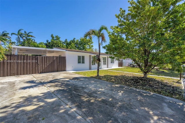 view of front of house with a front lawn