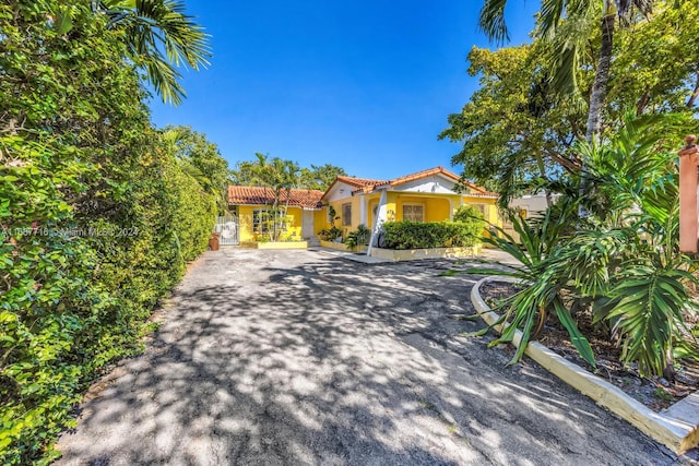 view of mediterranean / spanish-style home