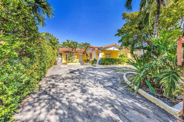 view of mediterranean / spanish-style house