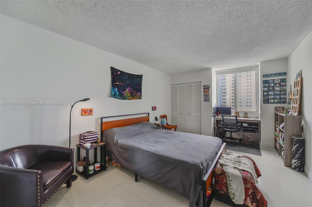 bedroom with a textured ceiling and a closet