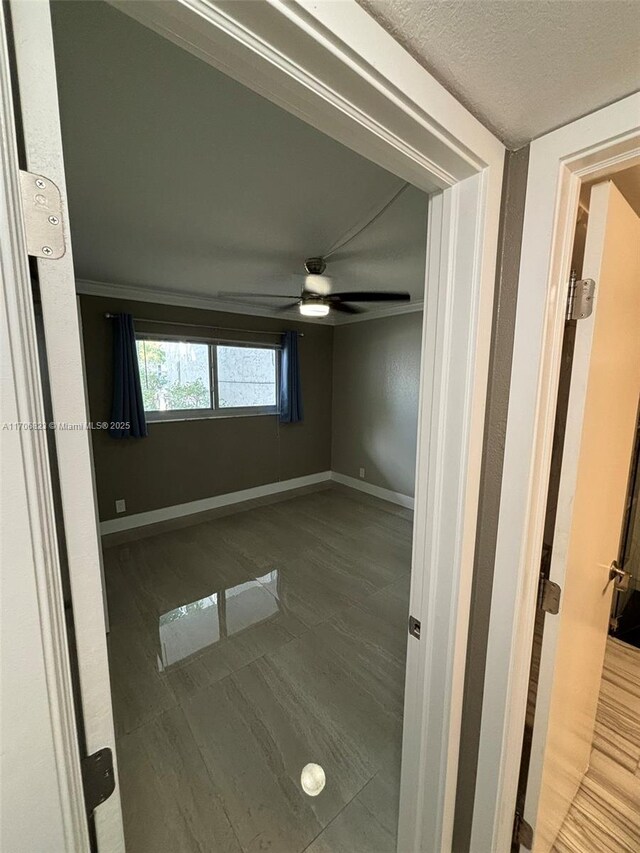 unfurnished room with a textured ceiling and ceiling fan