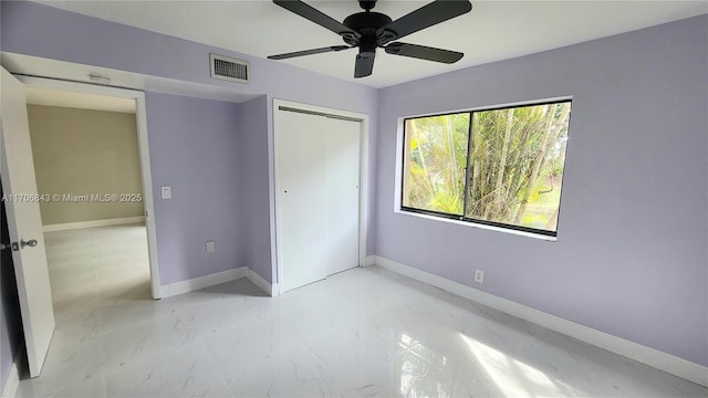 unfurnished bedroom with ceiling fan and a closet