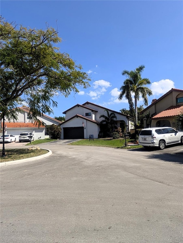 view of front of home featuring a garage and driveway