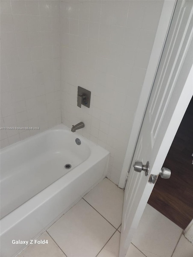 bathroom featuring tile patterned floors and tiled shower / bath