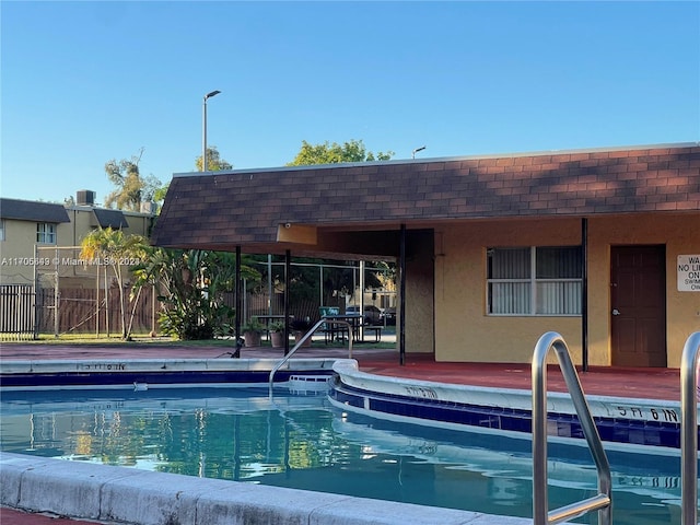 view of swimming pool