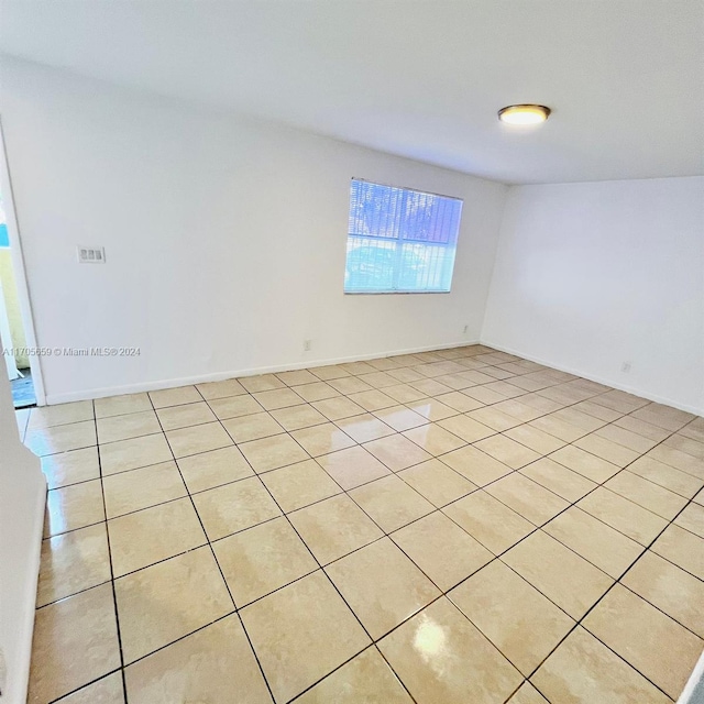 empty room featuring light tile patterned floors