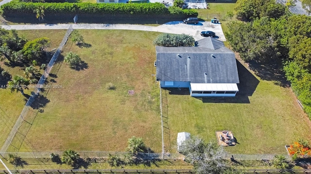 birds eye view of property featuring a rural view