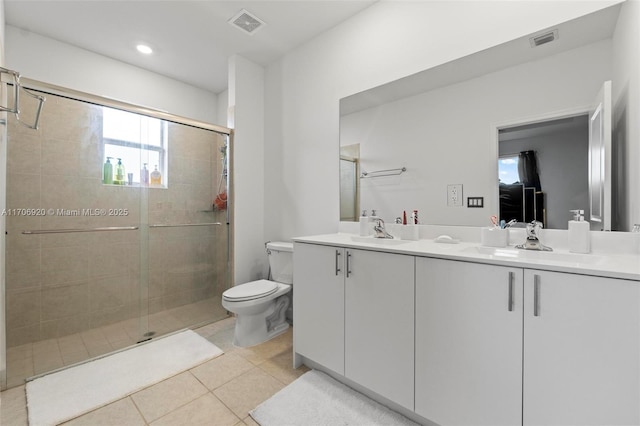 full bathroom featuring visible vents, a shower stall, toilet, and a sink