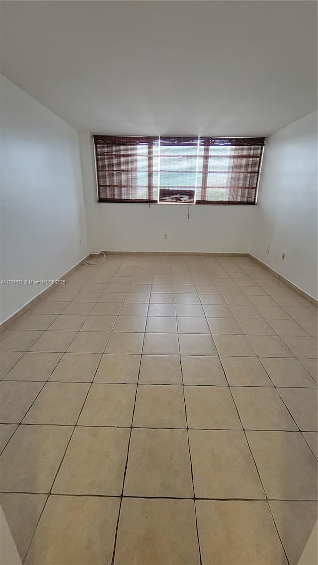 empty room featuring light tile patterned floors