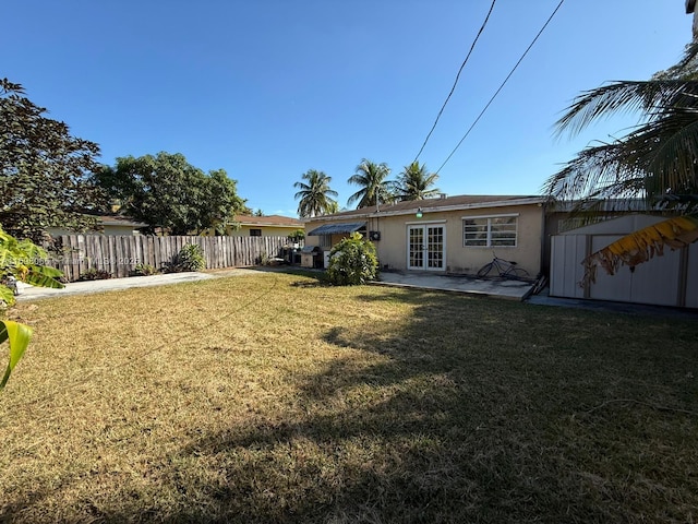 view of yard featuring a patio area