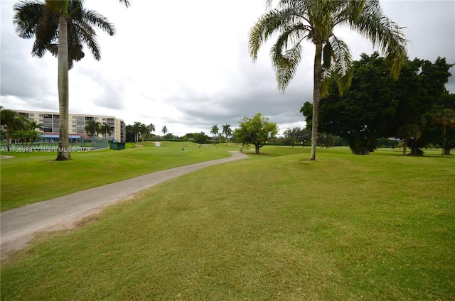 view of property's community featuring a lawn