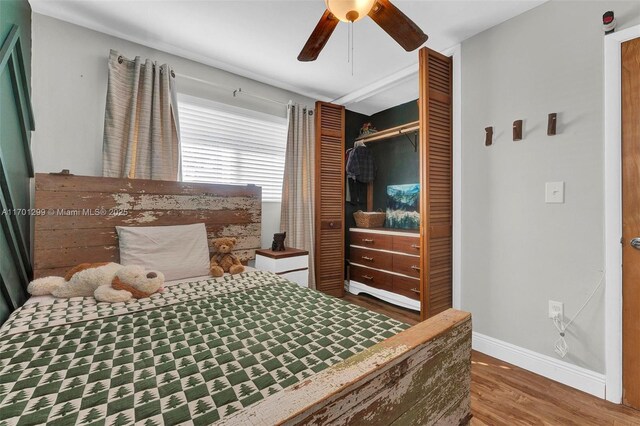 bedroom featuring dark hardwood / wood-style flooring, a closet, and ceiling fan