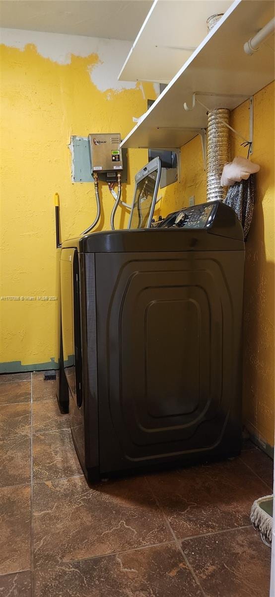 interior space with washing machine and clothes dryer