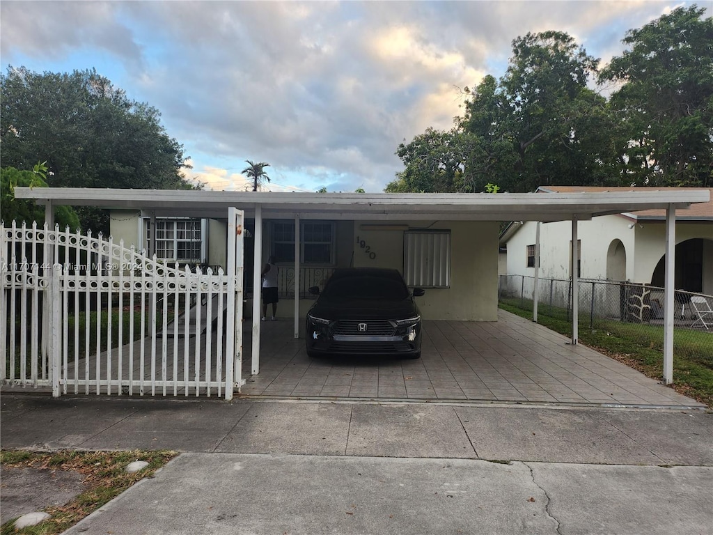 manufactured / mobile home featuring a carport