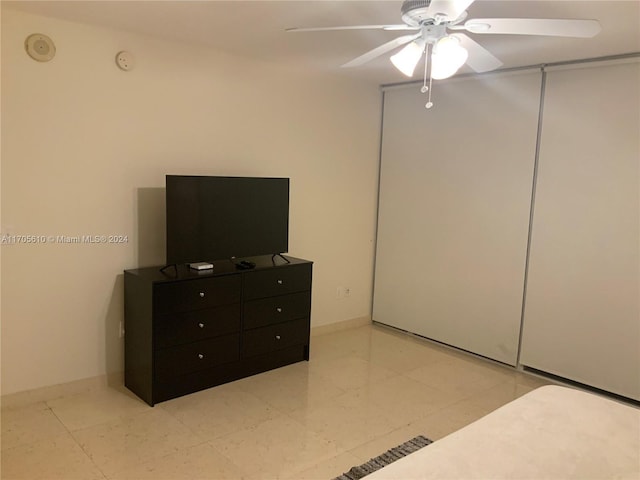 bedroom featuring ceiling fan and a closet