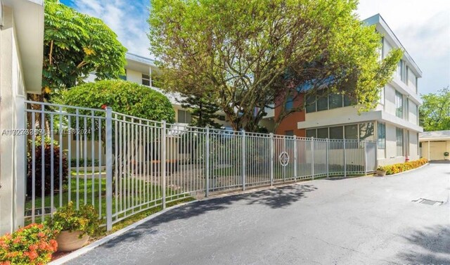 10210 Collins Ave Unit 306, Bal Harbour, FL 33154 - exterior space
