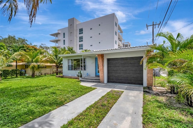 517 S 19th Ave, Hollywood, FL 33020 - view of front facade with stucco siding, driveway, a garage, and a front lawn