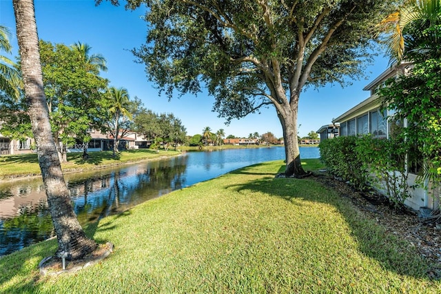 view of yard featuring a water view