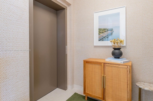 room details with elevator