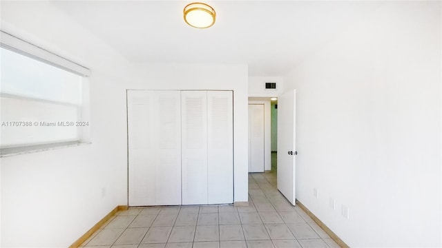 unfurnished bedroom featuring a closet