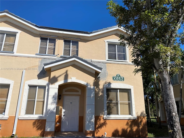 7317 NW 174th Ter Unit 100, Hialeah, FL 33015 - view of property featuring stucco siding