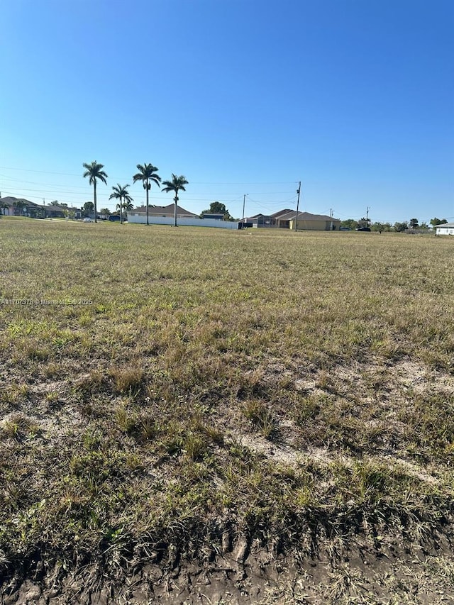 Listing photo 3 for 608 Diplomat Pkwy E, Cape Coral FL 33909