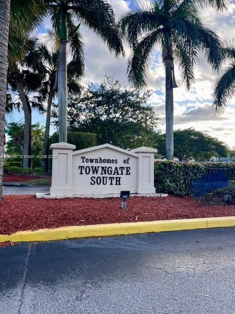 view of community / neighborhood sign