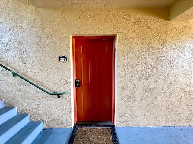 property entrance with stucco siding