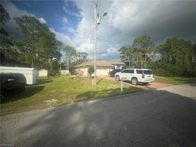 view of front of house featuring a front yard