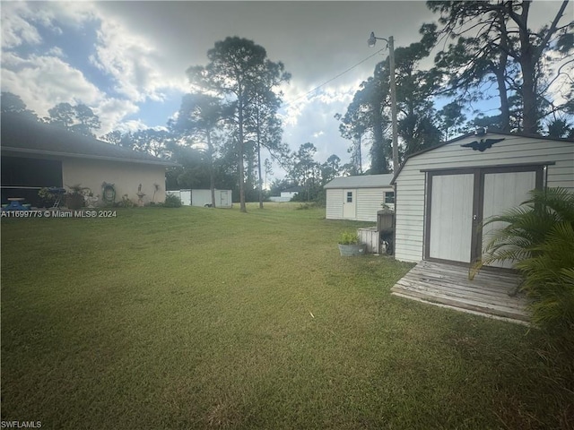 view of yard with a storage shed