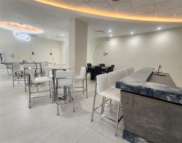 dining area featuring sink and light tile patterned floors