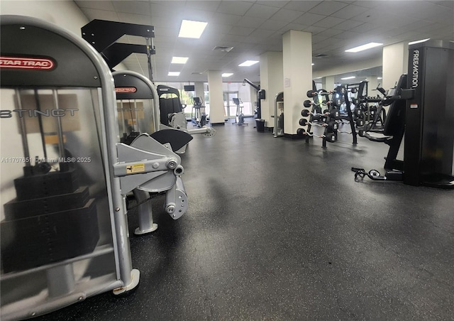 exercise room featuring visible vents and a drop ceiling