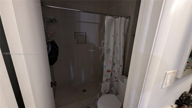 bathroom with toilet and a shower with shower curtain