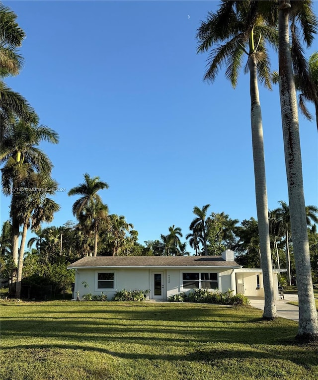 single story home featuring a front yard