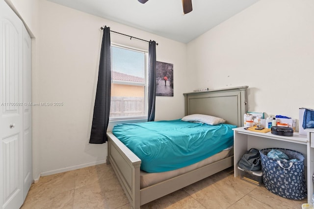 bedroom with ceiling fan and baseboards