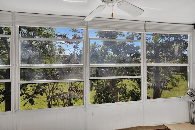 sunroom / solarium with ceiling fan