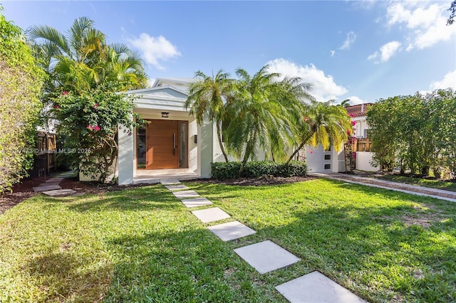 view of front of property with a front yard