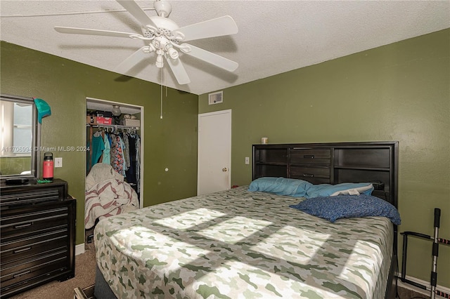 bedroom featuring carpet flooring, ceiling fan, a closet, and a textured ceiling