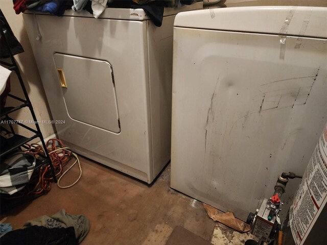 317 NW 3rd St, Deerfield Beach, FL 33441 - laundry room with washer / dryer