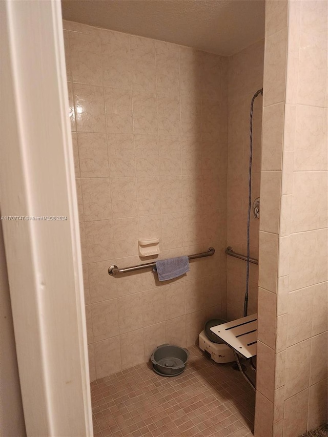 317 NW 3rd St, Deerfield Beach, FL 33441 - bathroom featuring tiled shower and tile walls