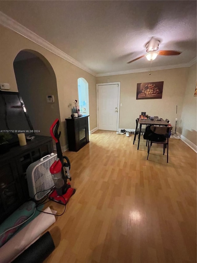 misc room featuring a textured ceiling, light hardwood / wood-style flooring, ceiling fan, and crown molding