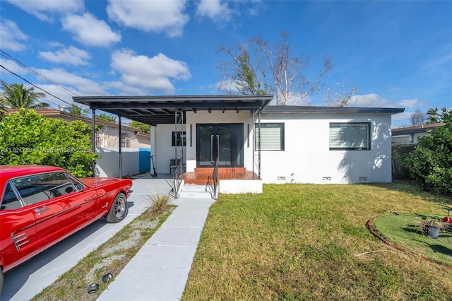 view of front of home featuring a front lawn and a carport