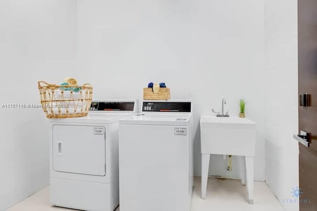 laundry area featuring washer and clothes dryer